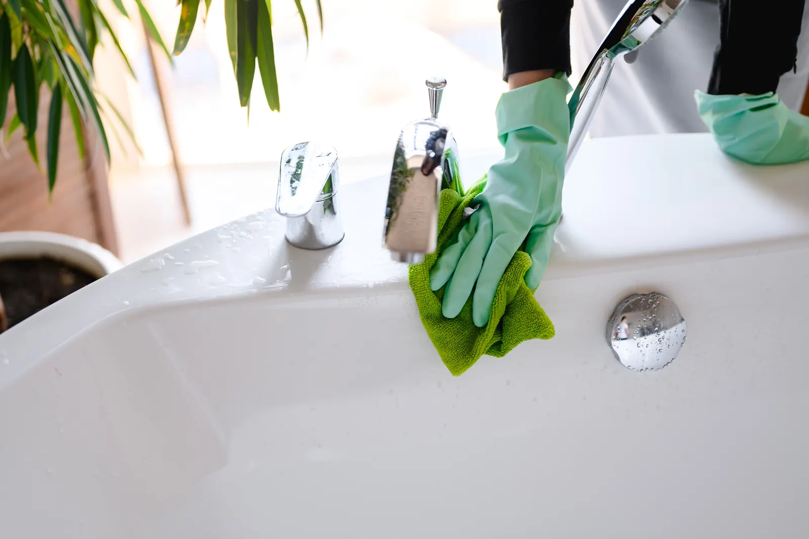 Private Grundreinigung Konstanz: Armaturen und Badewanne